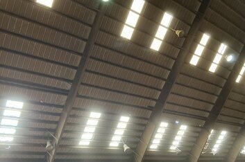 Steel roof structure and daylighting